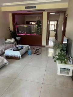 房主急售：别墅房本面积178平，前后露台已封，实际面积200平，2019年新装修，中央空调，