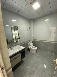 二十二冶5楼！82m²出售精装修