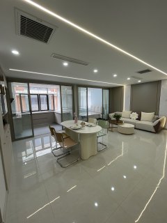 汇乐城三层商业楼，180平米，直签能贷款119万，没有其他费用，直接落户，比住宅还便宜