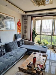 水韵名居10楼102平中等装修，老本，75.8万可议。